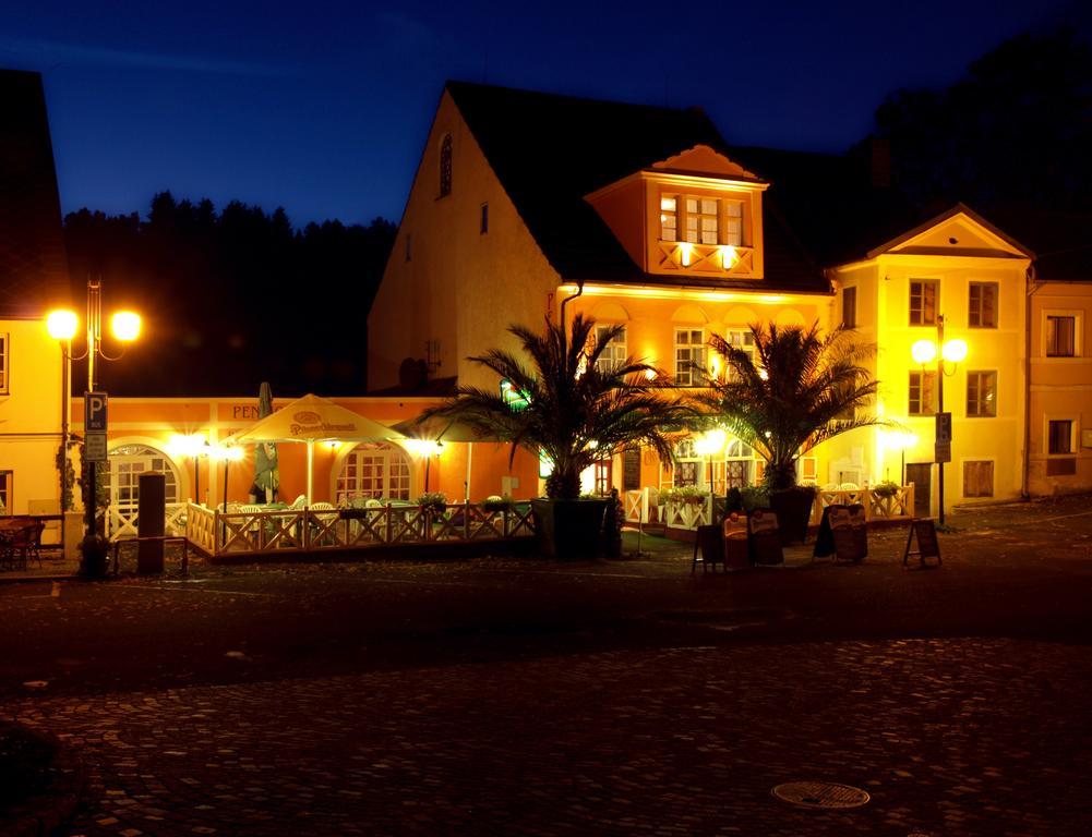Bečov nad Teplou Penzion - Restaurant U Zamku מראה חיצוני תמונה