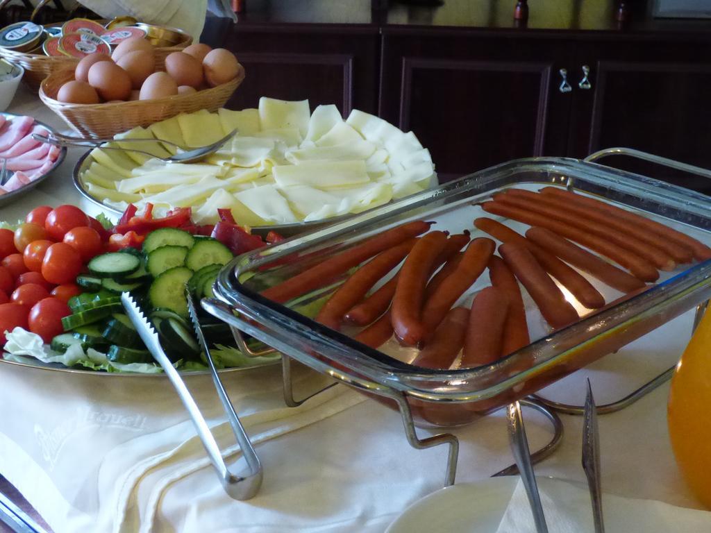Bečov nad Teplou Penzion - Restaurant U Zamku מראה חיצוני תמונה