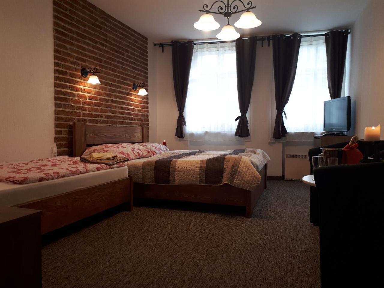 Bečov nad Teplou Penzion - Restaurant U Zamku מראה חיצוני תמונה