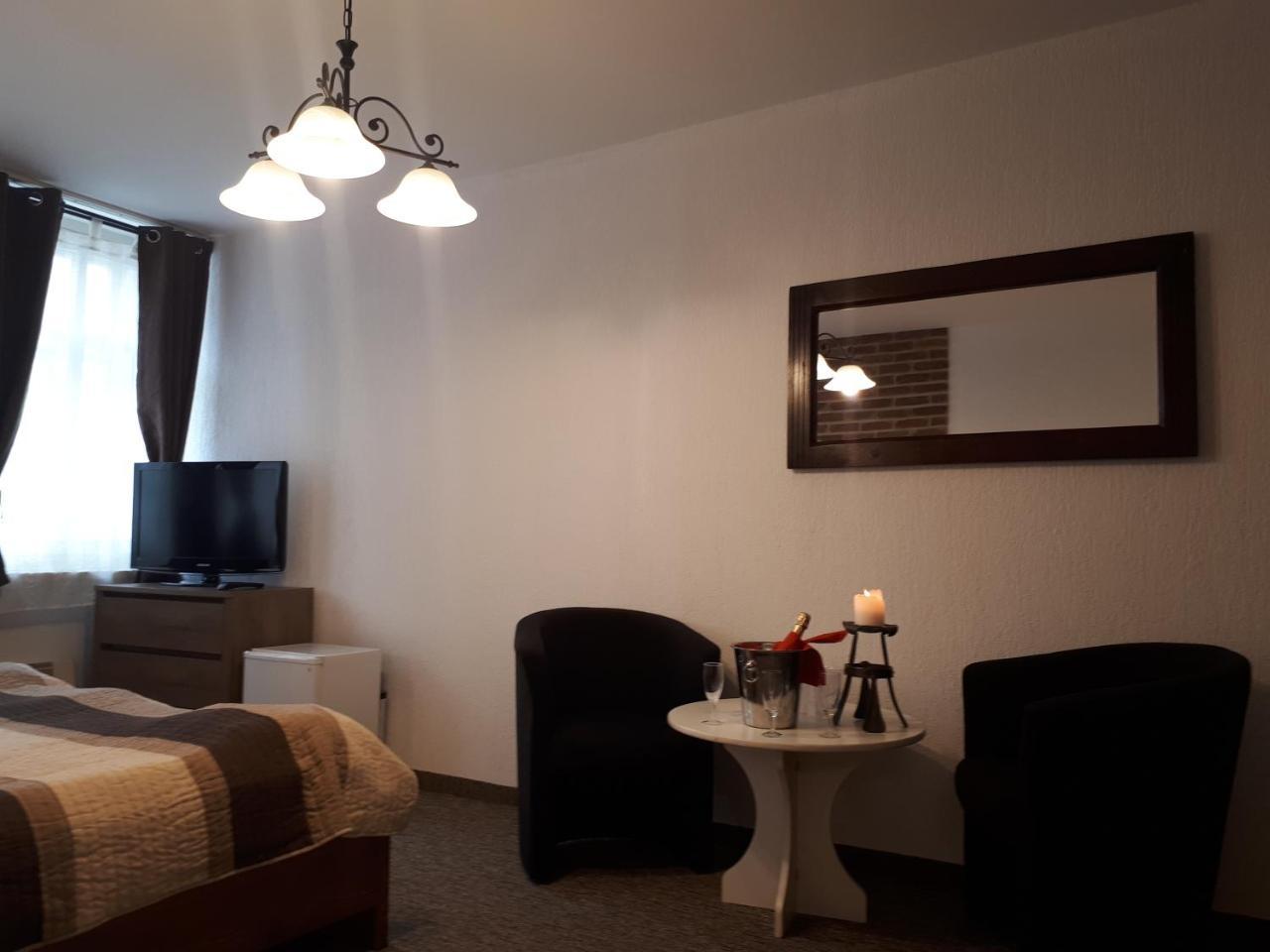 Bečov nad Teplou Penzion - Restaurant U Zamku מראה חיצוני תמונה