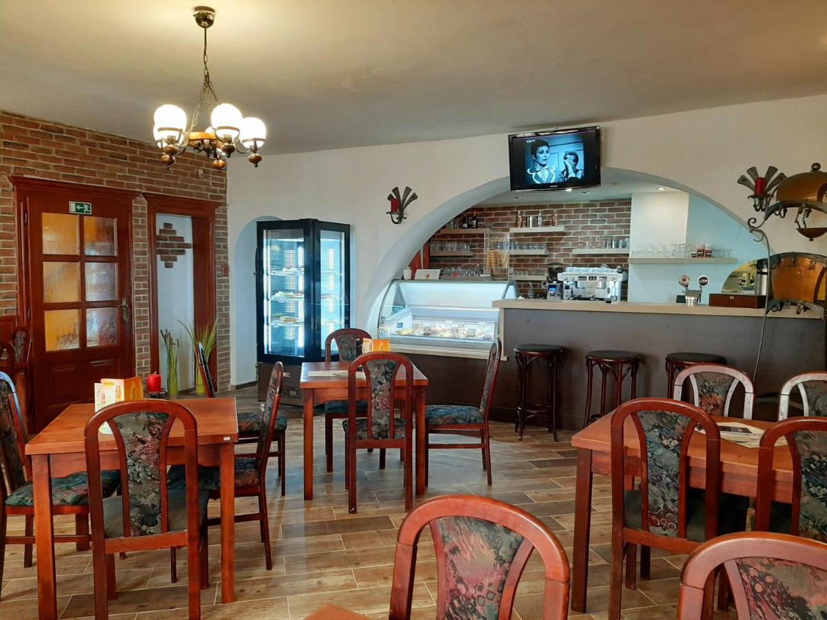 Bečov nad Teplou Penzion - Restaurant U Zamku מראה חיצוני תמונה
